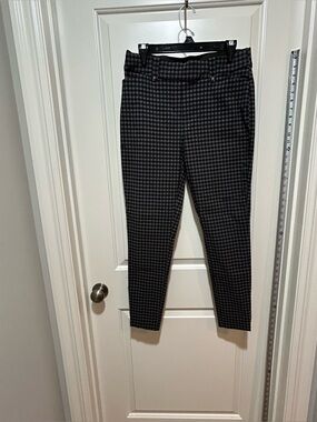 Maurices women’s size M Black and Gray Check Skinny stretch Pants. Like new.